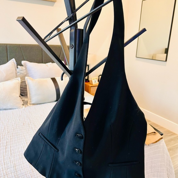 Closet cleaning, everything is $10+shipping sizes vary from medium to XL - Picture 6 of 8